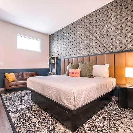 Ferienwohnung Elegant Downtown Escape With Luxe Vibes